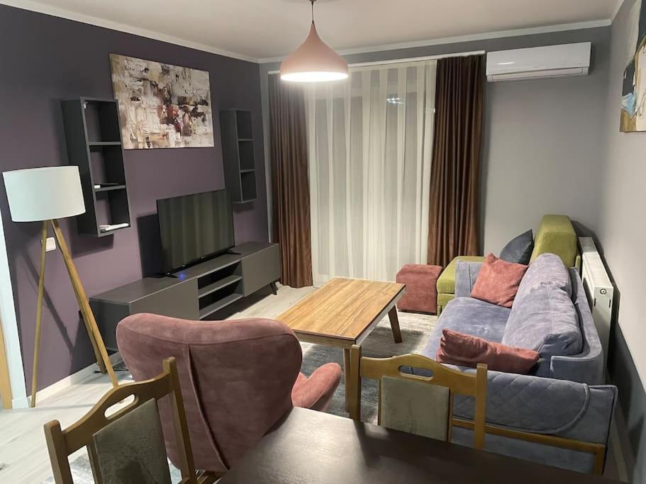 Sunny Prishtina Apartment Pristina Buitenkant foto